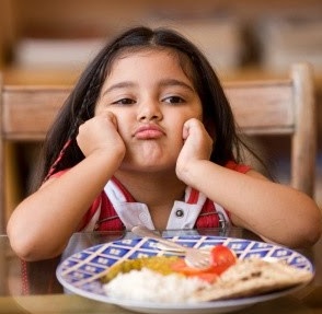 bambini che non mangiano