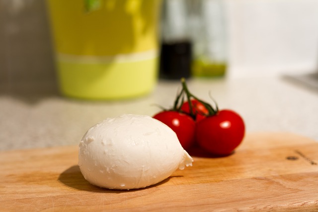 mozzarella-681464_640