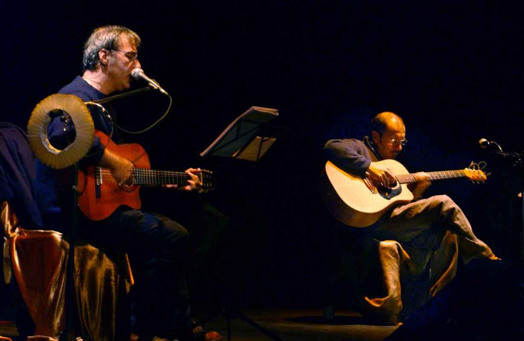 Bologna - 11/02/2005 - (from left) Davide Riondino and Dario Vergassola are Don Chisciotte and Sancho Panza in "Ballads for Don Chisciotte and Sancho Panza" at Testoni teather