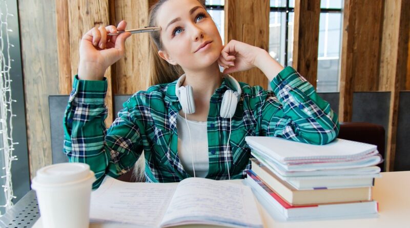 ragazza-che-studia