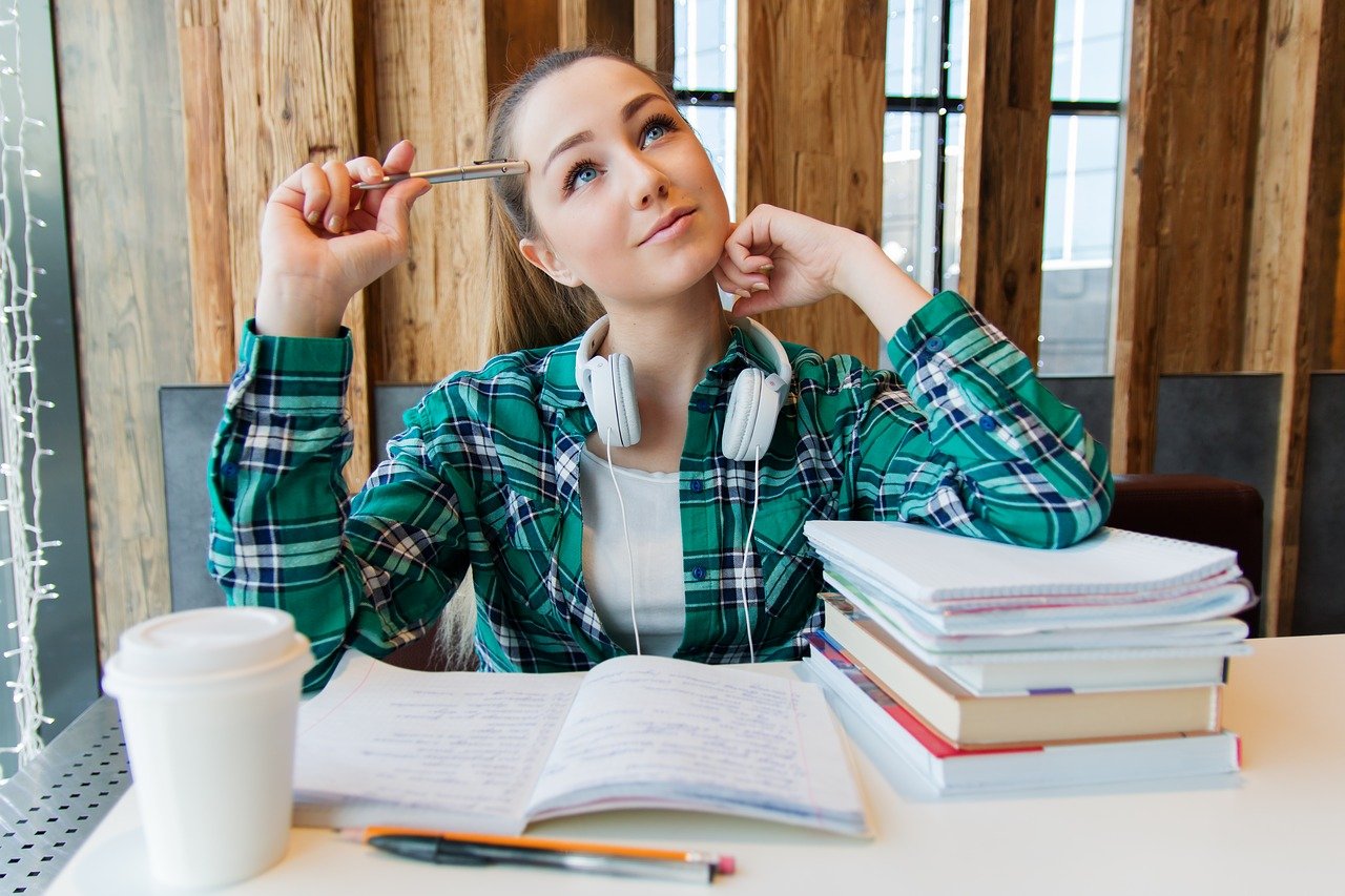 ragazza-che-studia