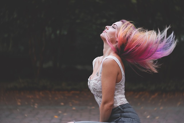 ragazza-capelli-colorati