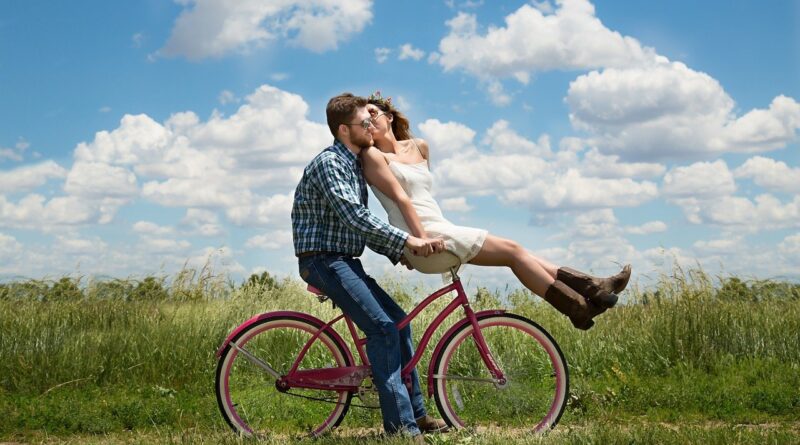 coppia-in-bicicletta